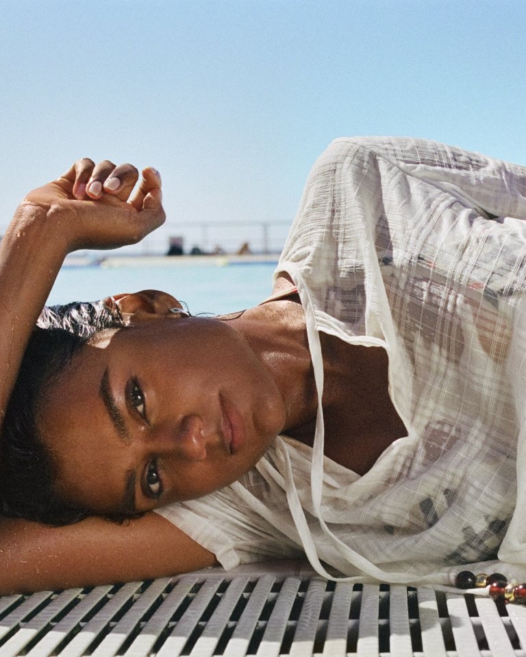 Burberry ترسم ملامح الأناقة العصرية في تشكيلة صيف 2026