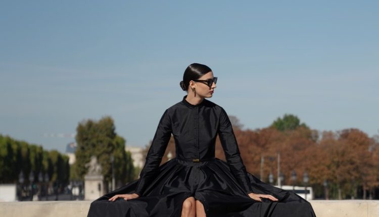 بورتريه للنعومة المعاصرة.. جديد أمل الرئيسي للمرأة العصرية