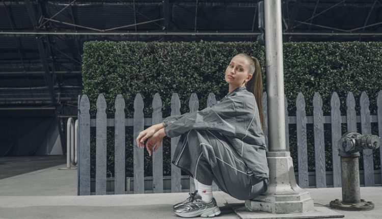 جراي دايز: رحلة في أعماق إرث نيو بالانس ولونها الأسطوري