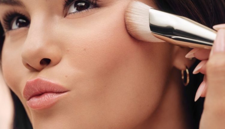 Rare Beauty تطلق كريم الأساس True to Myself بلمسة طبيعية