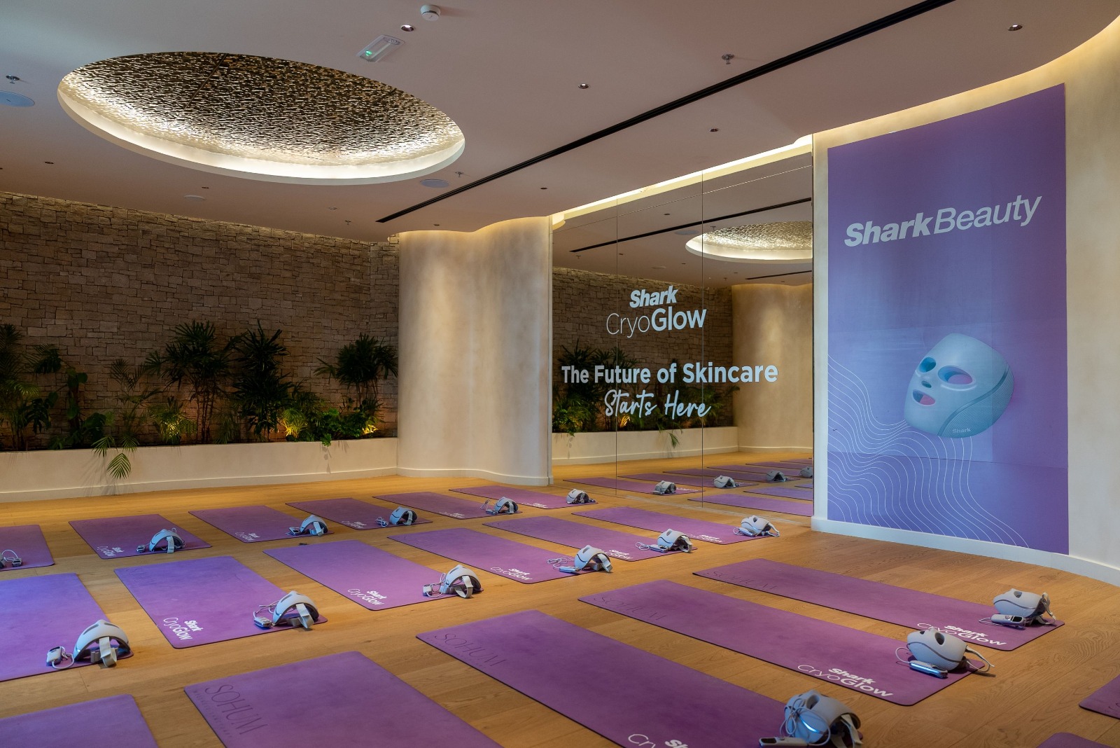 Shark CryoGlow: سر جديد لشباب بشرتك الداخلي
