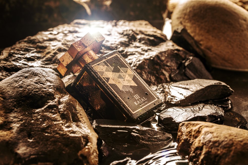 دللي حواسك بعطر Kajal III الجديد