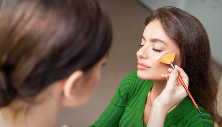 غالبا الأخطاء تمنع ثبات مكياجكِ صيفاً