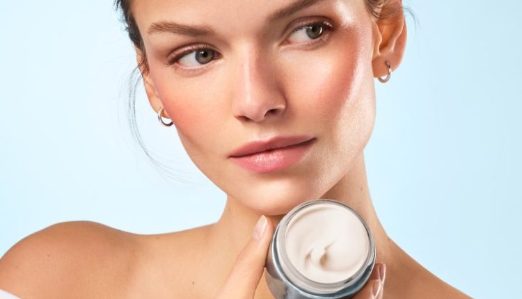نقاء الجبال السويسرية في روتينكِ المقادم: La Prairie تحتفي بجذورها وتطلق Swiss Pristine