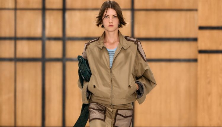 Burberry تعيد تعريف الأناقة العفوية في تشكيلتها لصيف 2027